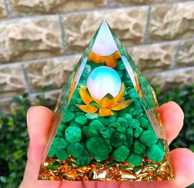 Crystal Pyramid Gift – Unique Healing & Spiritual Decor