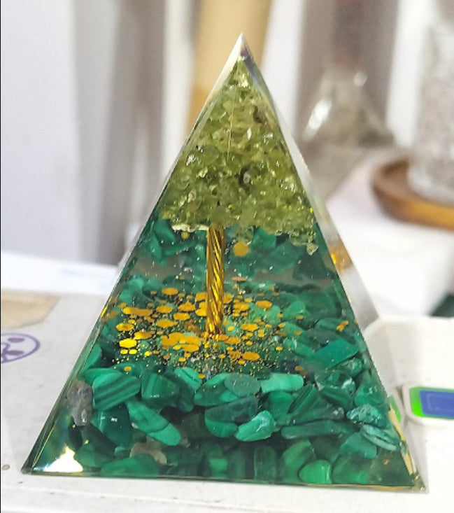 Crystal Pyramid Gift – Unique Healing & Spiritual Decor